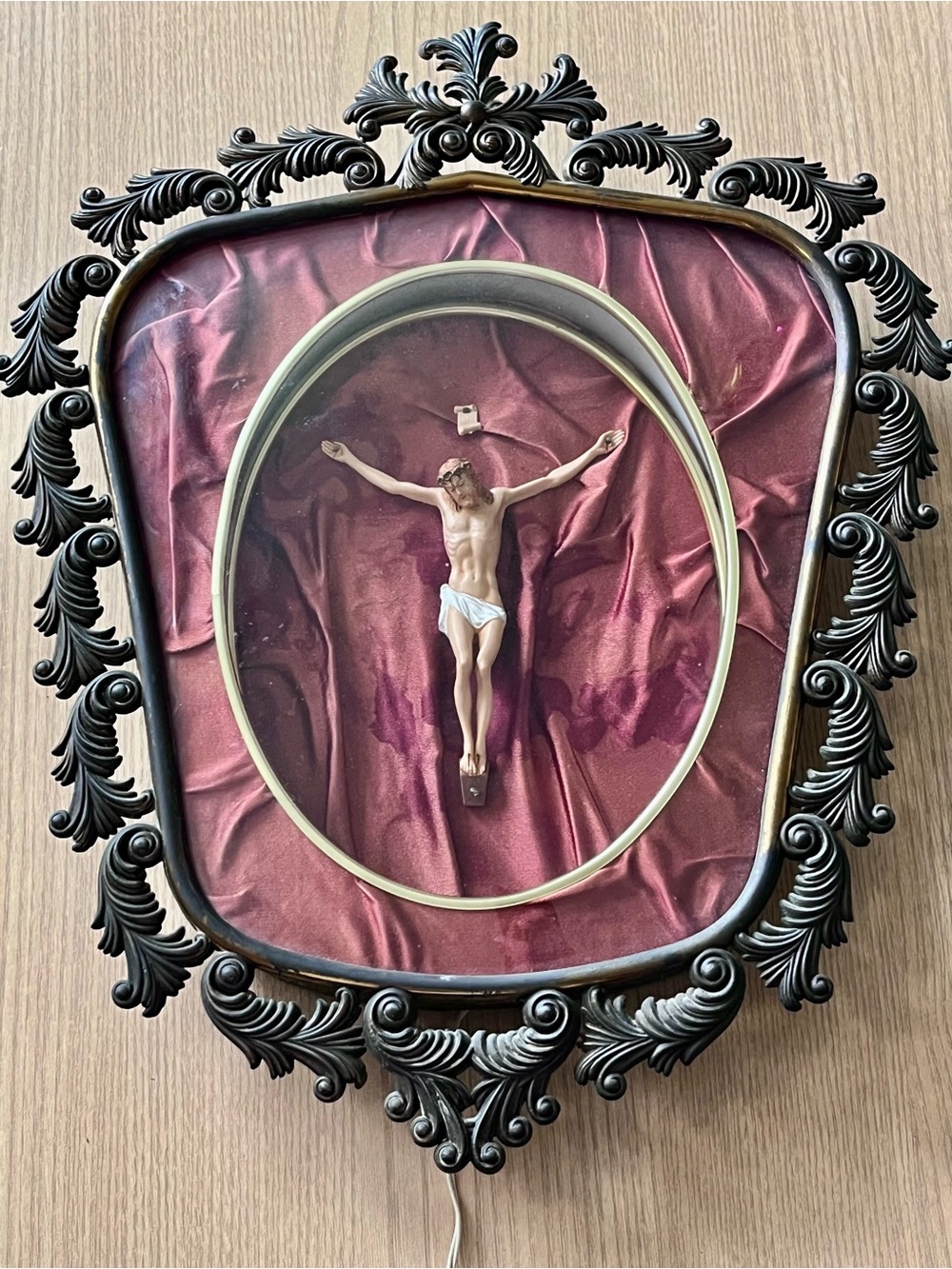 Vintage Mid Century Light Up Crucifix Shadow Box 3D Jesus Ornate Frame